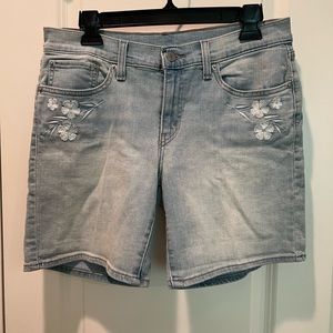 Ladies Levi’s Jean Shorts w/embroidered details, sz 27/4, light blue